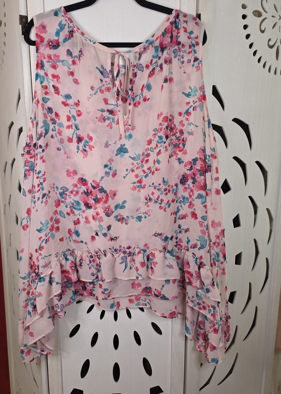 Boutique Women's Sharkbite Ruffle Hem Floral Sheer Sleeveless Blouse Pink Sz 3X